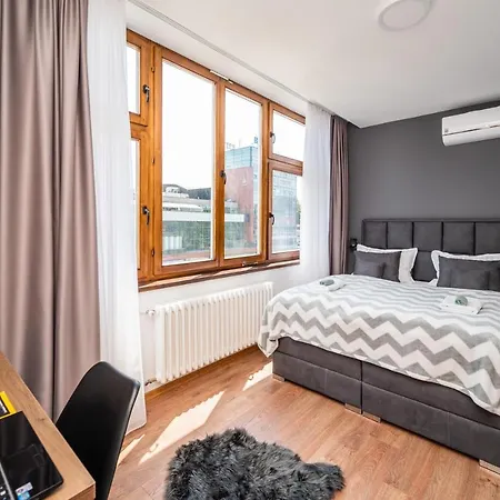 Modern And Bright - Main Street Aparthotel 4*