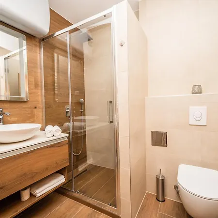 Апарт-отель Modern And Bright - Main Street 4*