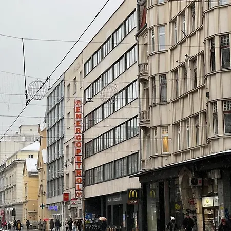 Modern And Bright - Main Street Aparthotel