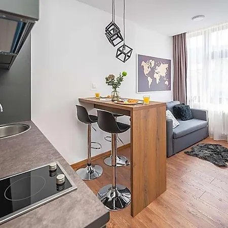 Modern And Bright - Main Street Aparthotel 4*