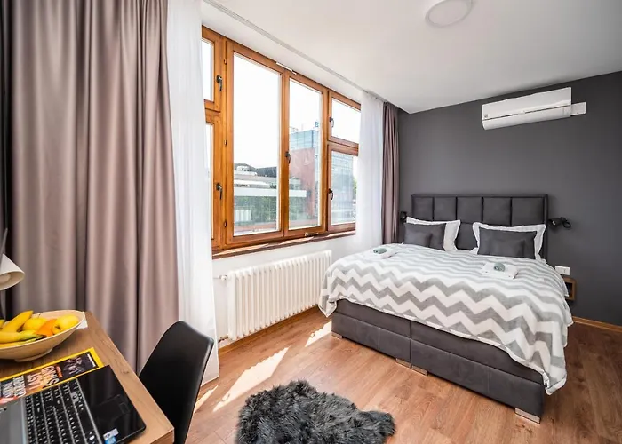 Modern And Bright - Main Street Aparthotel 4*